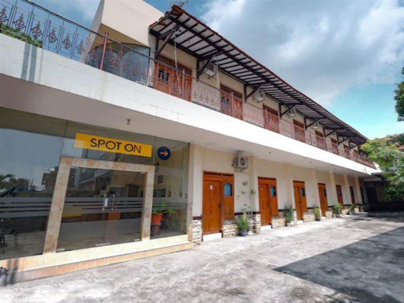 Spot On 2011 Hotel Mekar Sari Solo Dış mekan fotoğraf